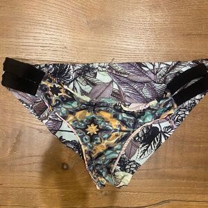 Maaji Reversible Bikini Bottom 🌴 2-in-1 Tropical Print Cheeky Fit Size large